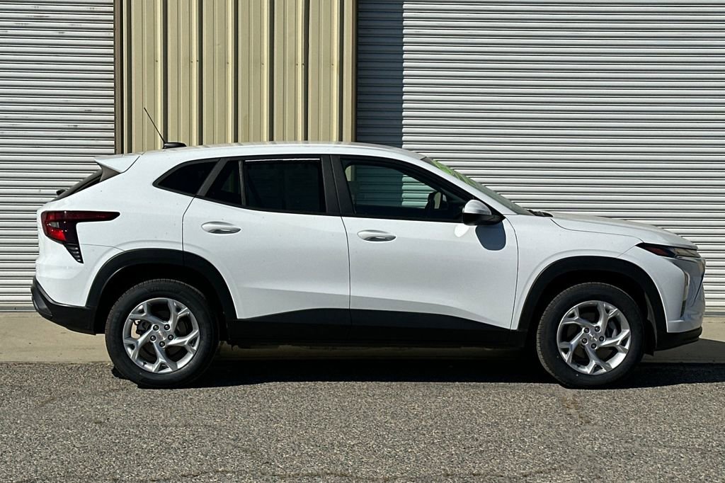 Used 2024 Chevrolet Trax LS w/ LS Convenience Package FWD image 7