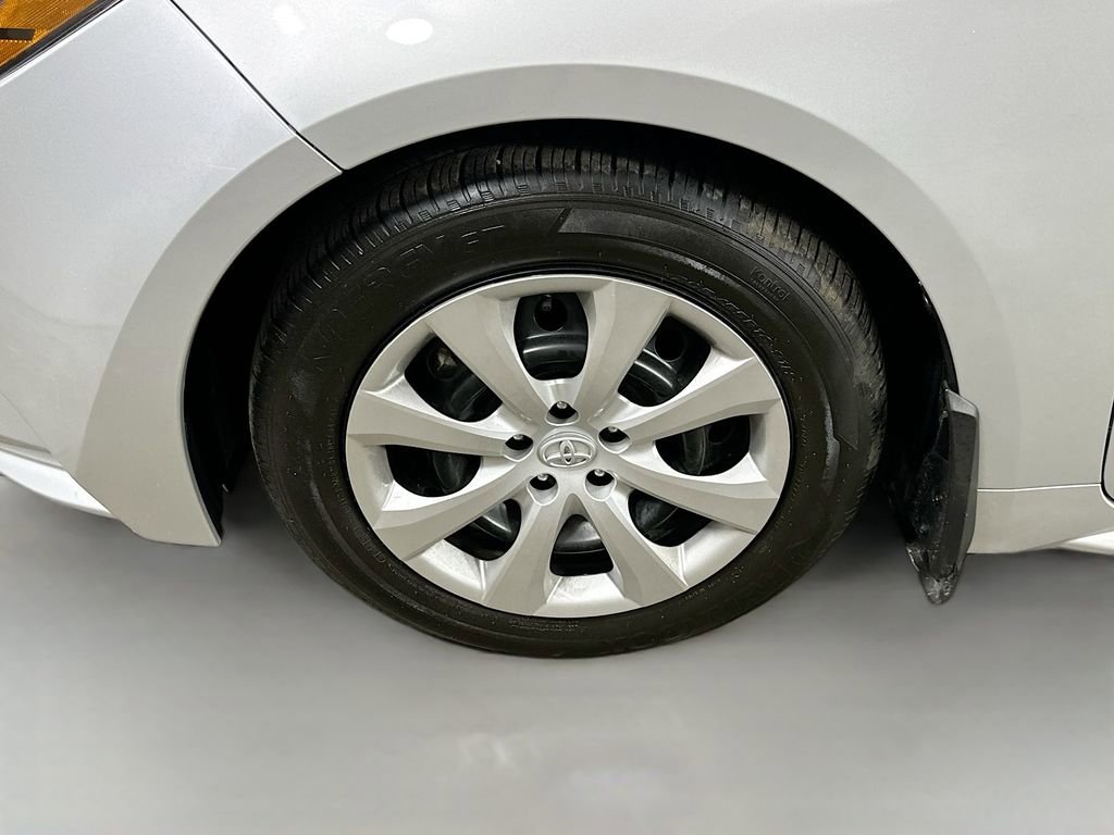Used 2025 Toyota Corolla LE image 8