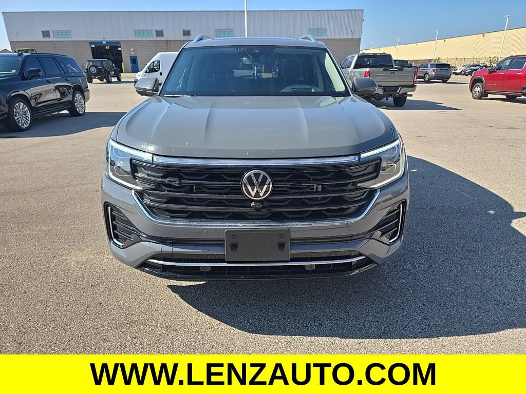 Used 2025 Volkswagen Atlas SEL Premium R-Line AWD/4WD image 2