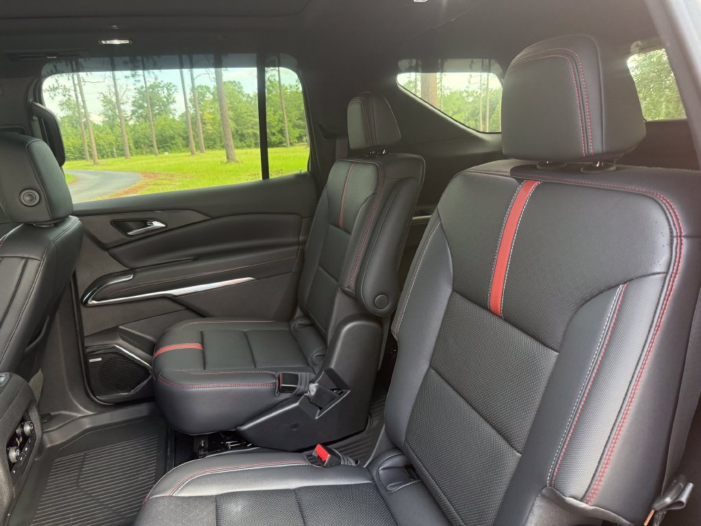 New 2026 Chevrolet Traverse RS w/ LPO, Floor Liner Package FWD image 25