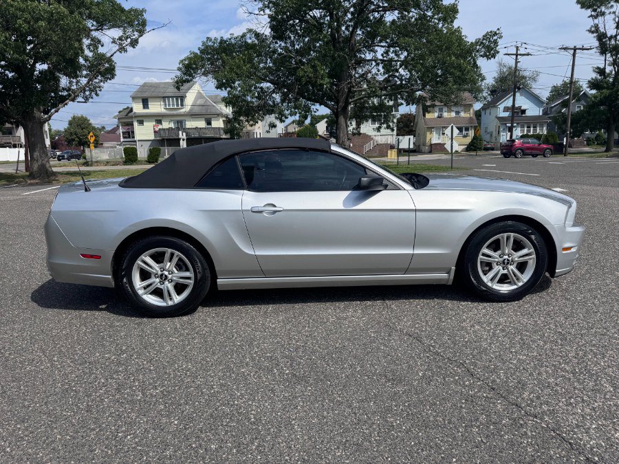 Used 2013 Ford Mustang Convertible RWD image 7