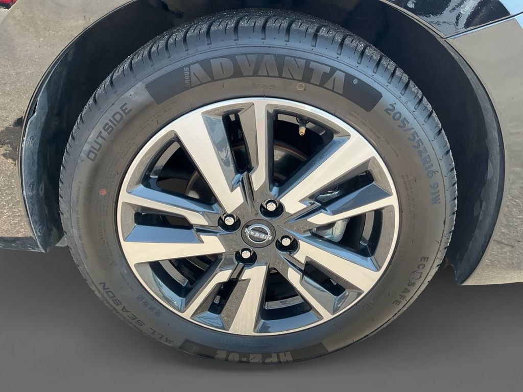 Used 2025 Nissan Versa SV FWD image 15