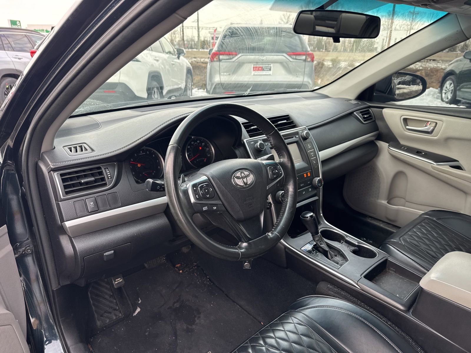 Used 2016 Toyota Camry SE image 11