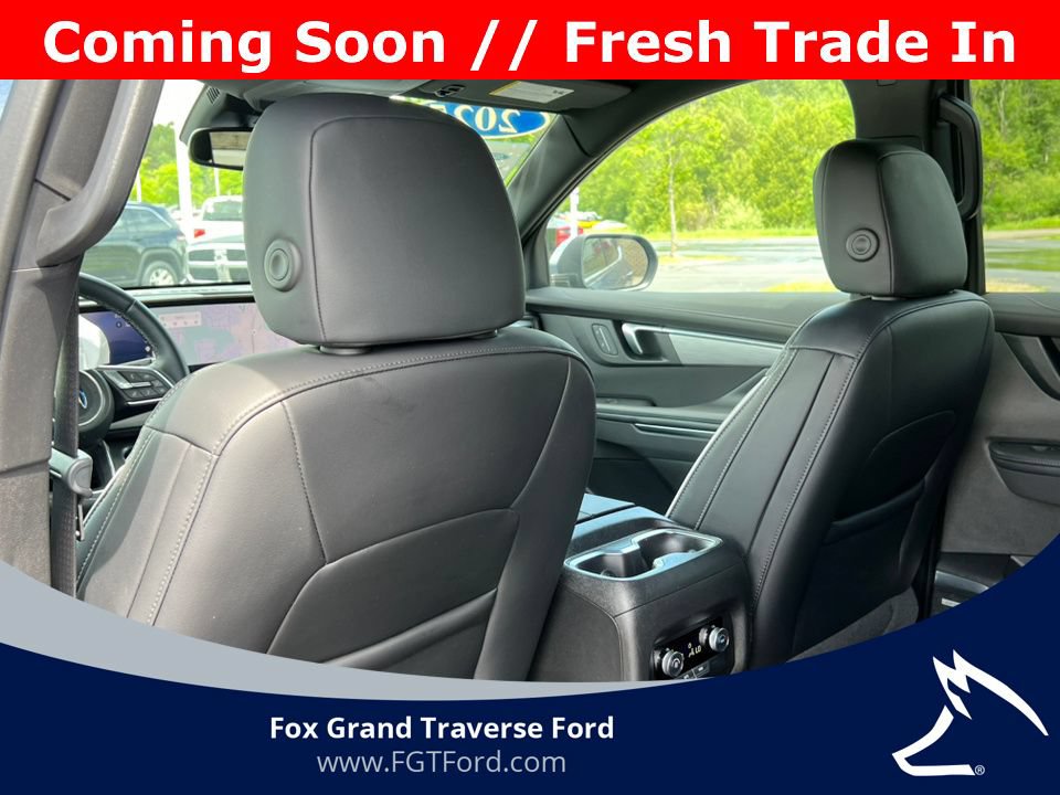 Used 2025 Buick Enclave Preferred AWD/4WD image 30