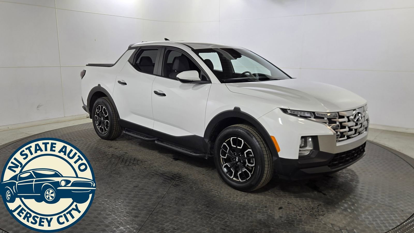 Used 2023 Hyundai Santa Cruz SE image 3