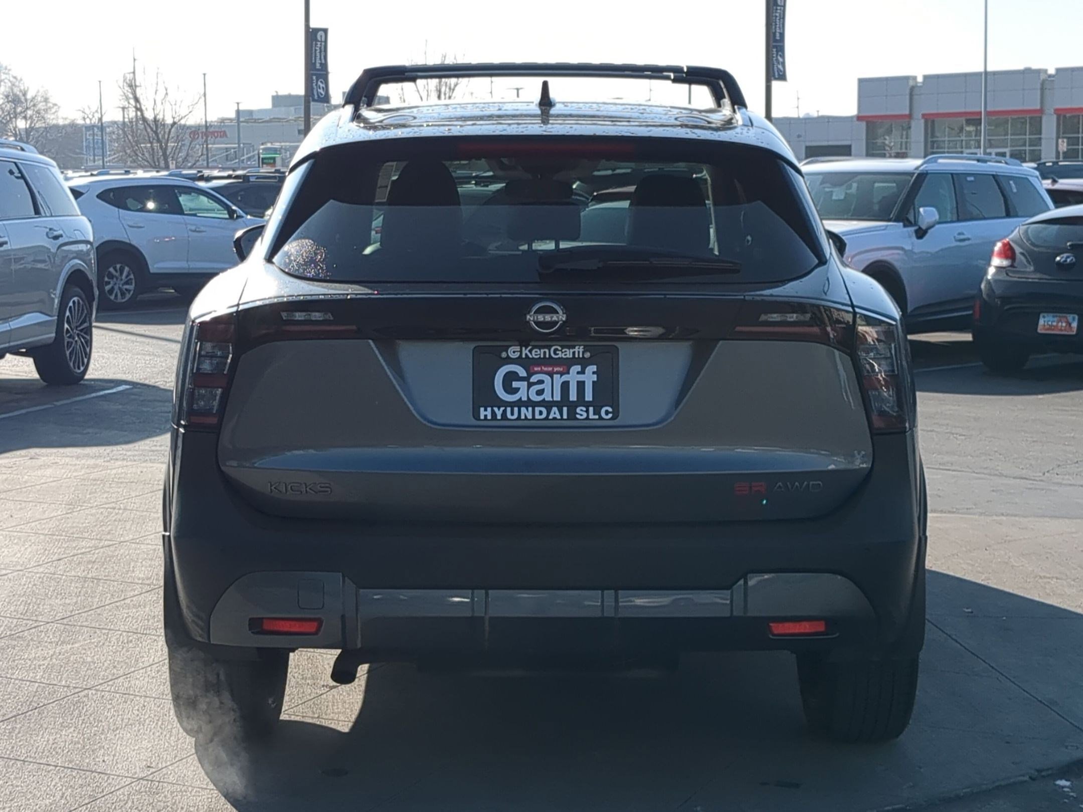 Used 2025 Nissan Kicks SR image 7