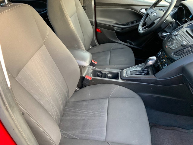 Used 2016 Ford Focus SE w/ SE Sport Package image 10