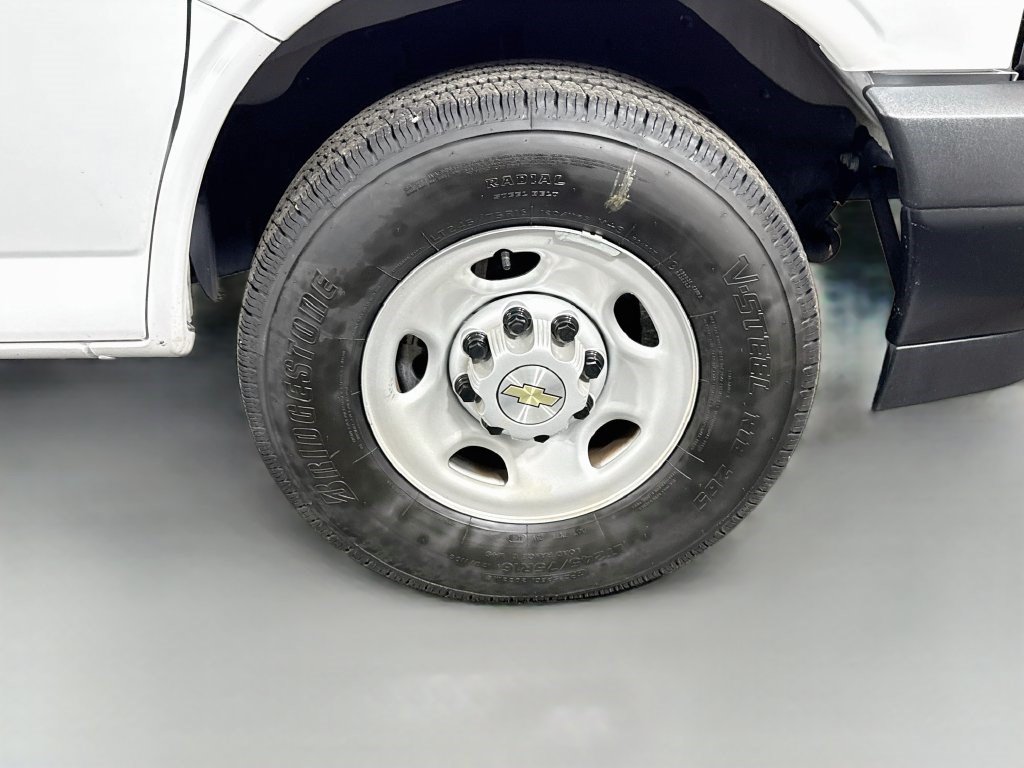 Used 2025 Chevrolet Express 2500 RWD image 24