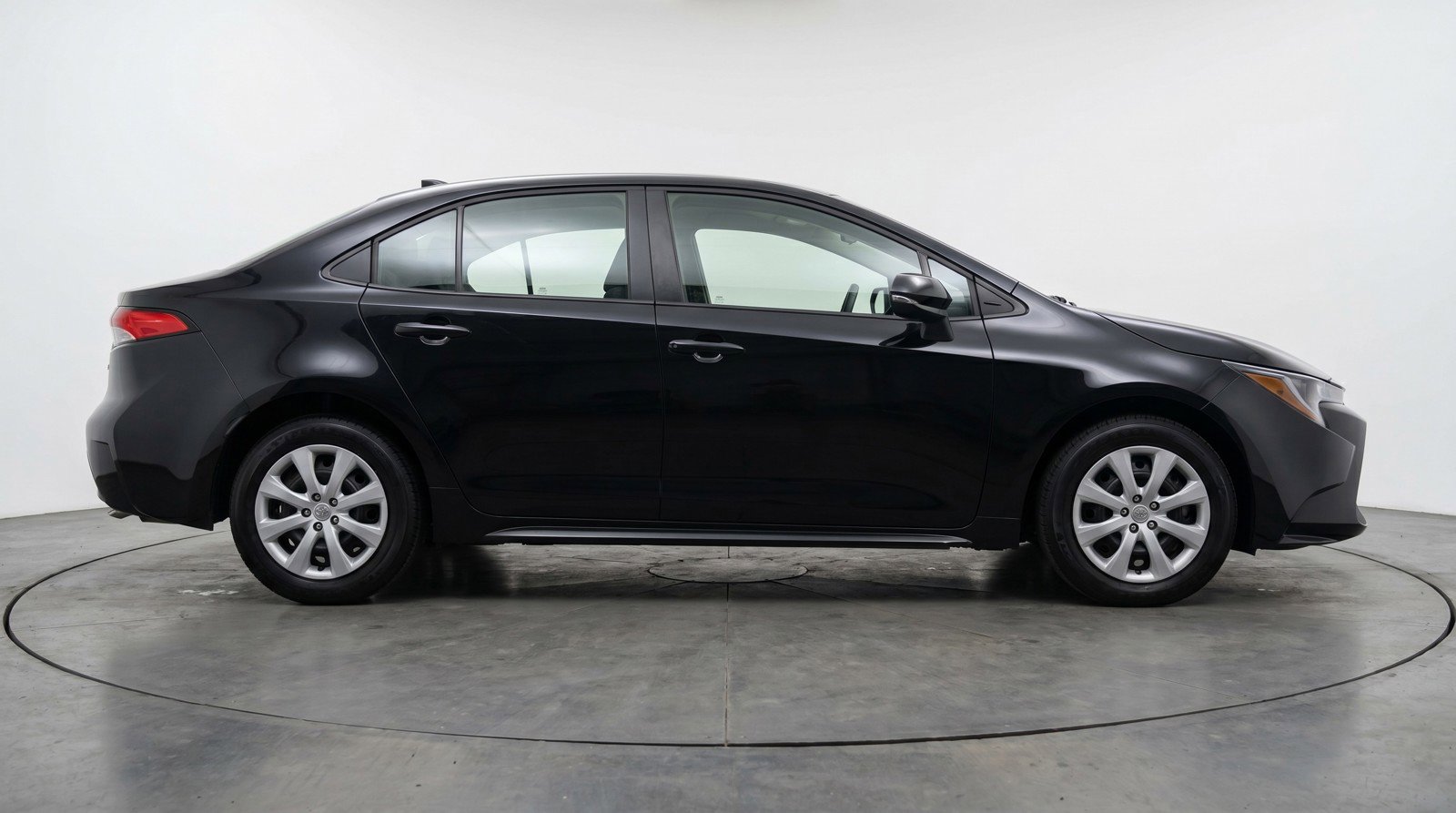 Used 2025 Toyota Corolla LE FWD image 11