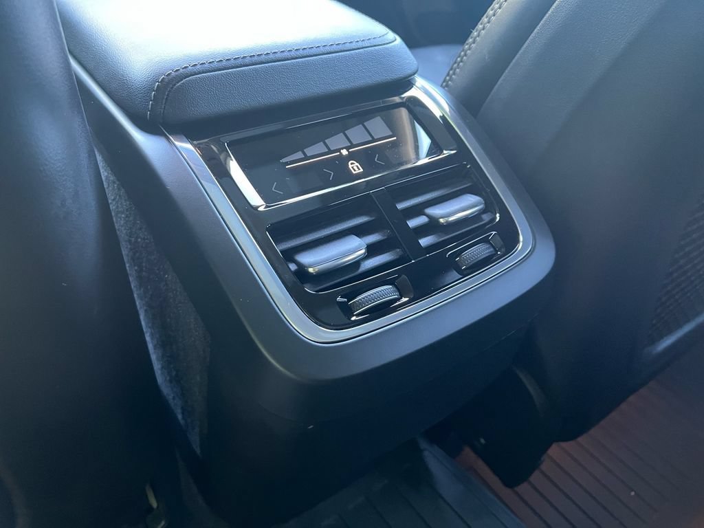 Certified 2023 Volvo XC60 B5 Ultimate AWD/4WD image 23