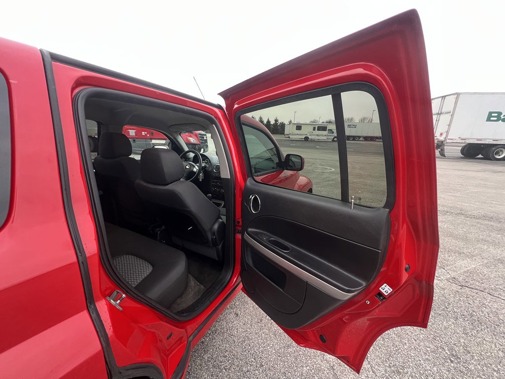 Used 2011 Chevrolet HHR LT image 12