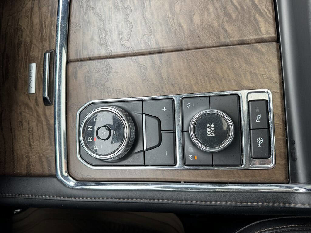 Used 2018 Ford Expedition Platinum AWD/4WD image 4