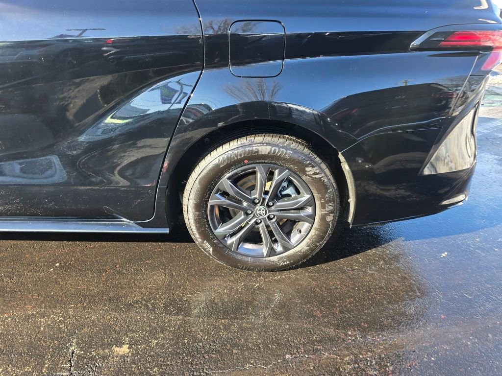 Certified 2025 Toyota Sienna XSE w/ XSE Plus Package image 4