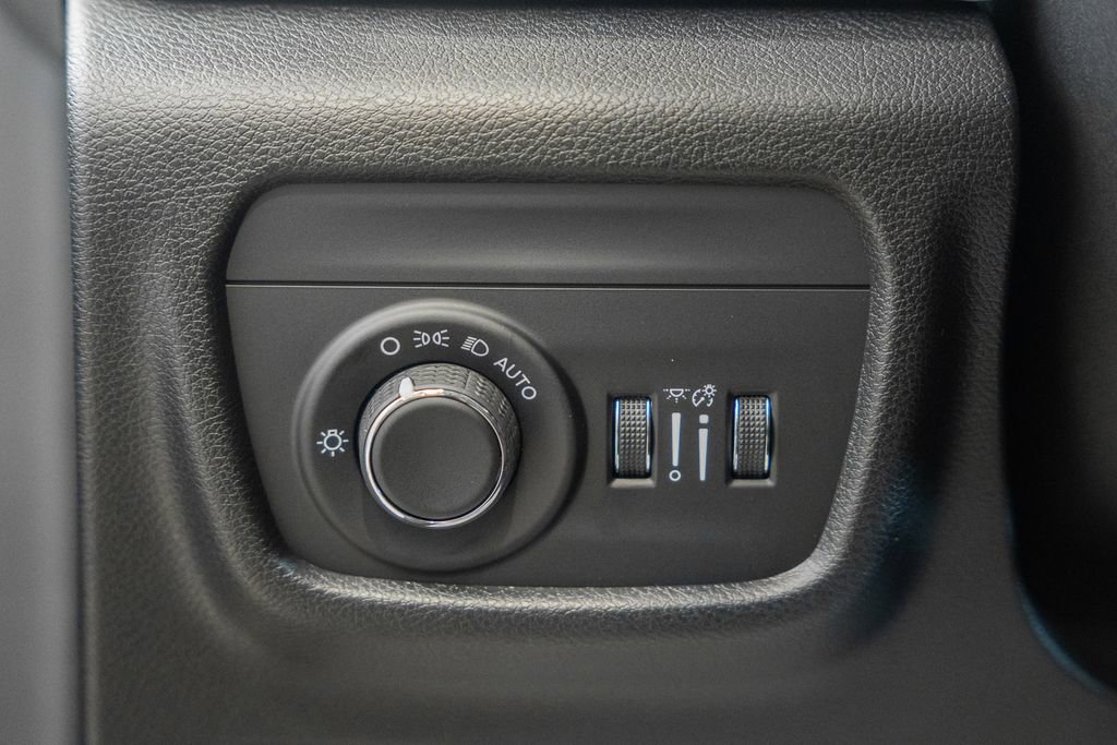 New 2025 Jeep Grand Cherokee Laredo X w/ Luxury Tech Group I image 37