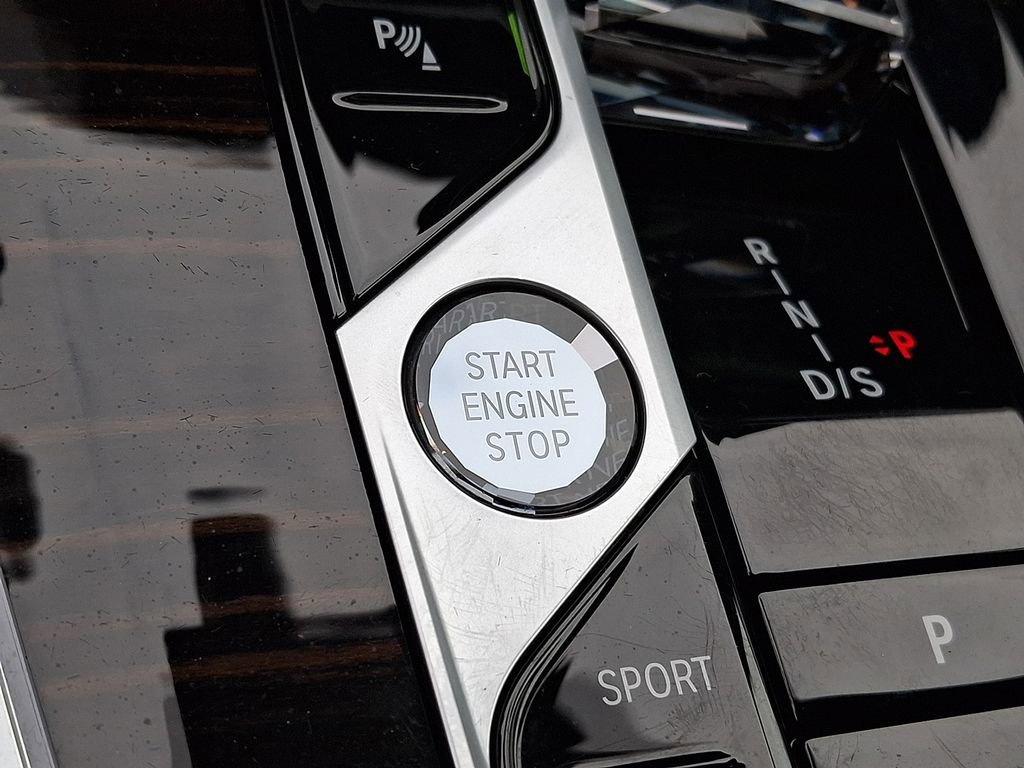 Used 2026 BMW X7 M60i w/ Executive Package image 21