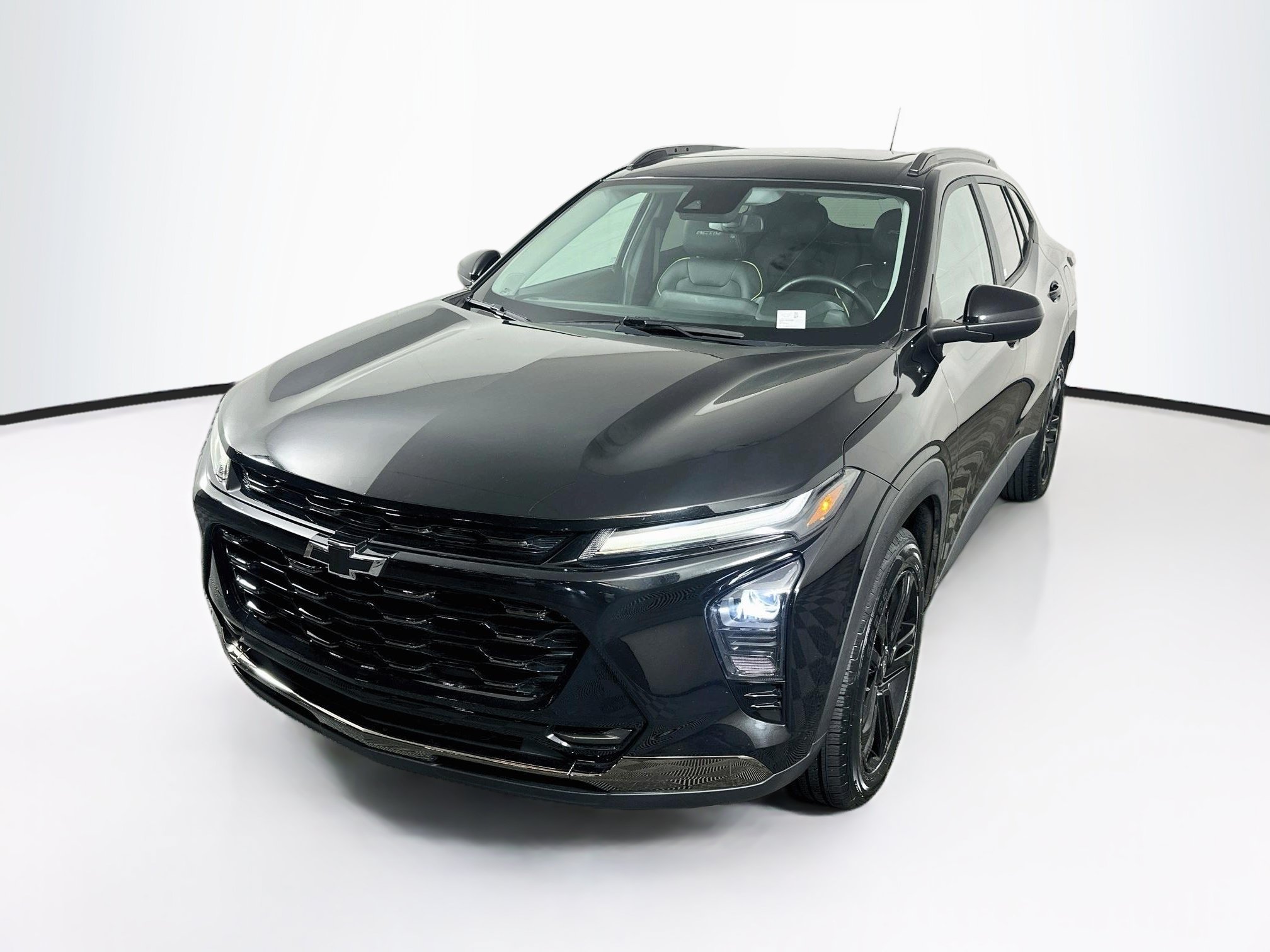 Used 2024 Chevrolet Trax ACTIV w/ Sunroof Package FWD image 3