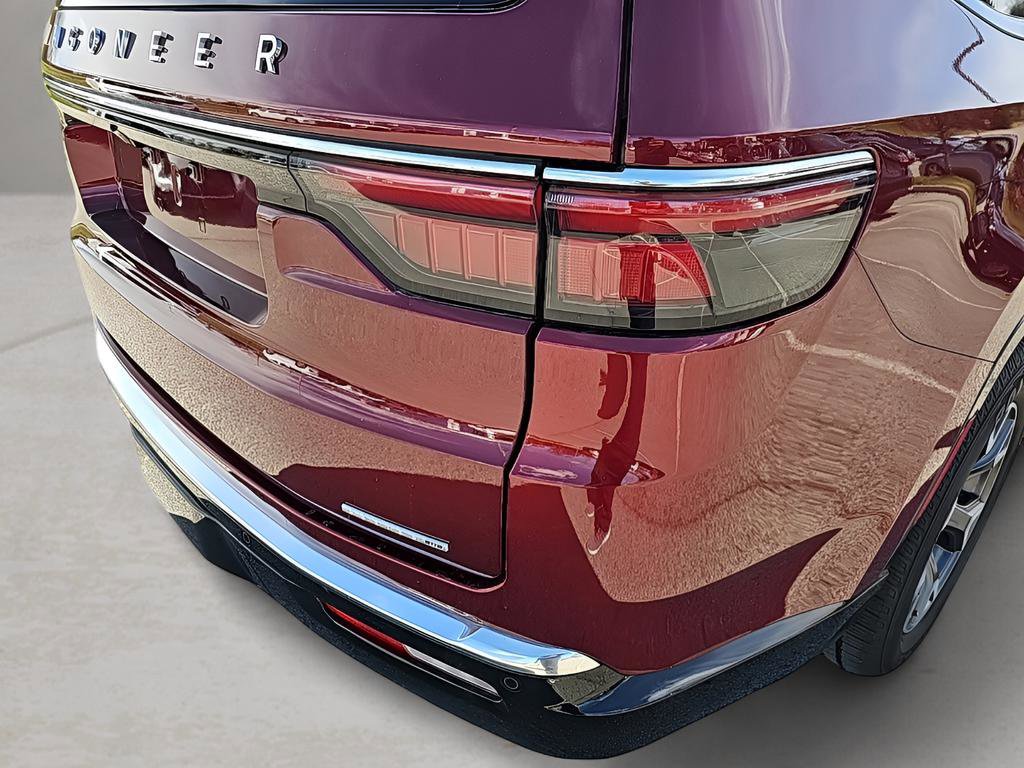 Used 2024 Jeep Wagoneer Series III image 11