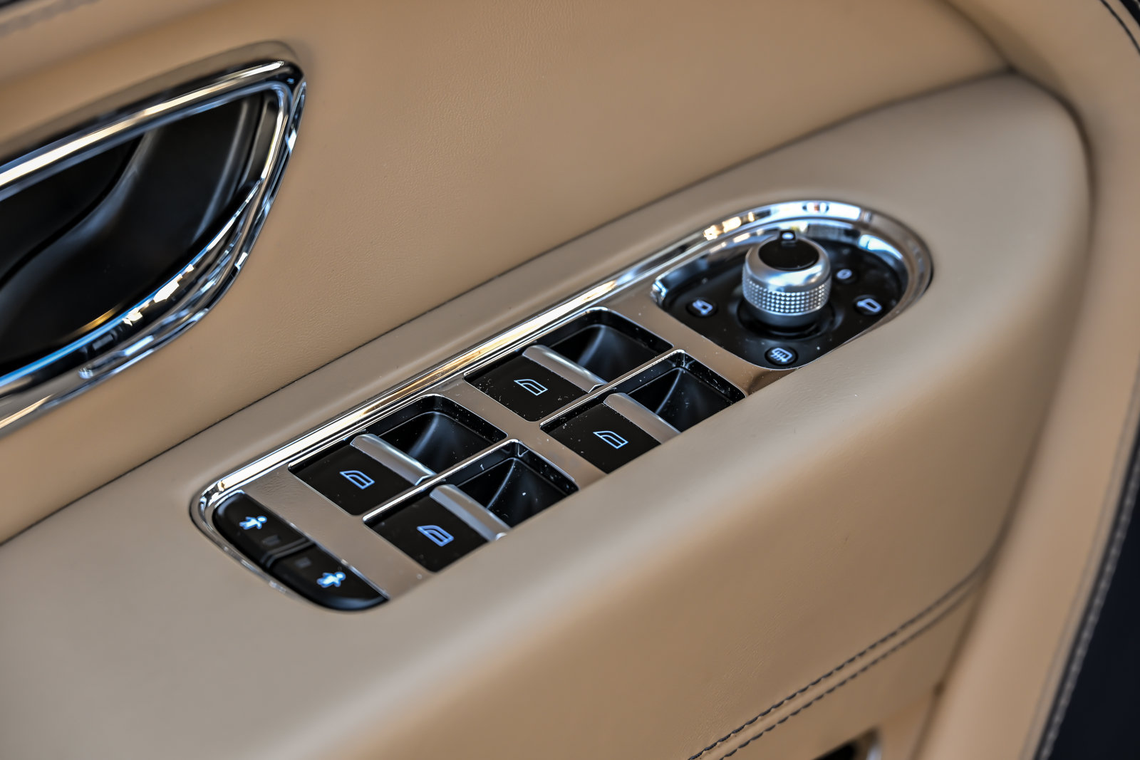 Certified 2023 Bentley Bentayga Extended Wheelbase AWD/4WD image 26