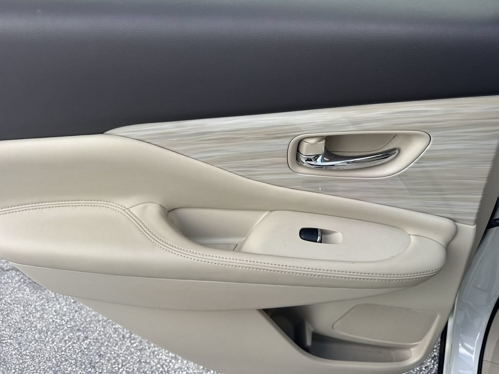 Used 2018 Nissan Murano Platinum w/ Cargo Package FWD image 21
