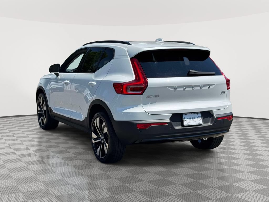 Certified 2024 Volvo XC40 B5 Plus w/ Protection Package Premier AWD/4WD image 5