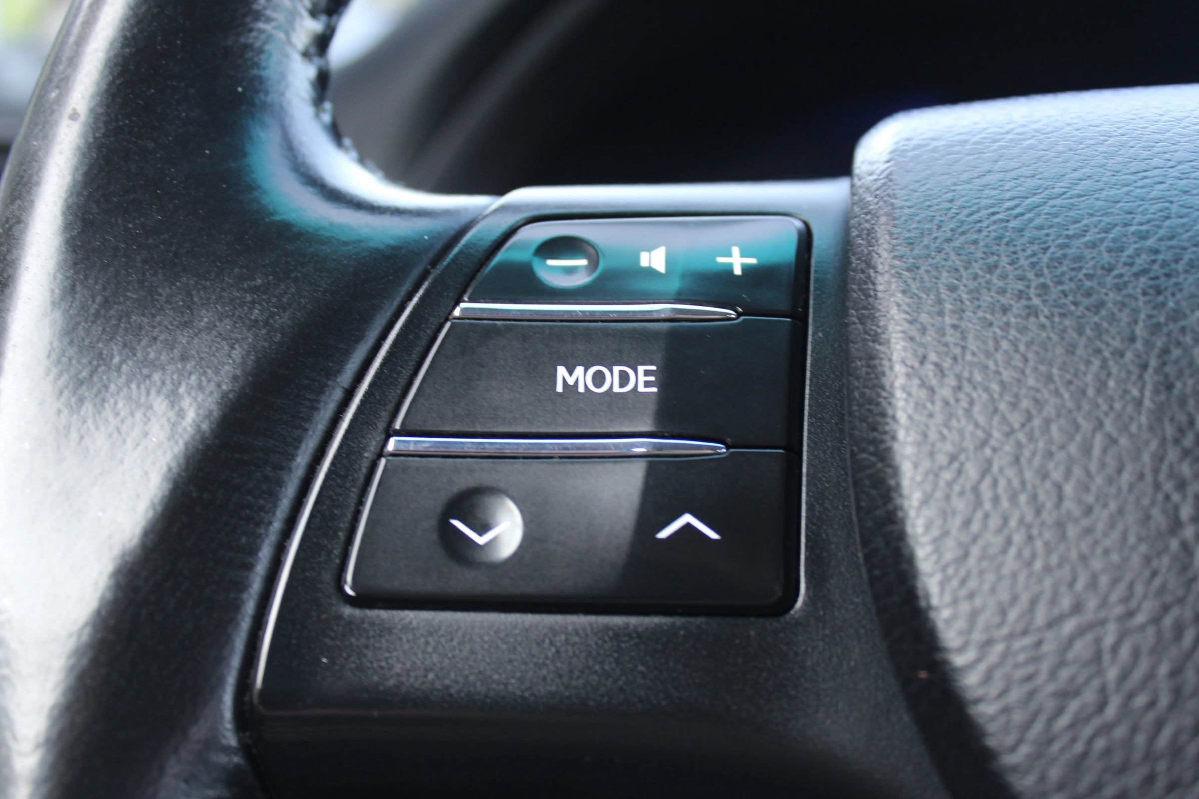 Used 2012 Lexus RX 450h AWD w/ Premium Pkg image 27