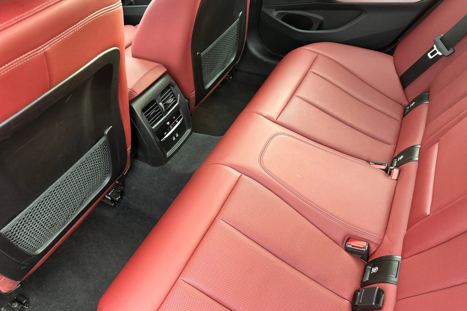 Used 2023 BMW 330e w/ Convenience Package image 25