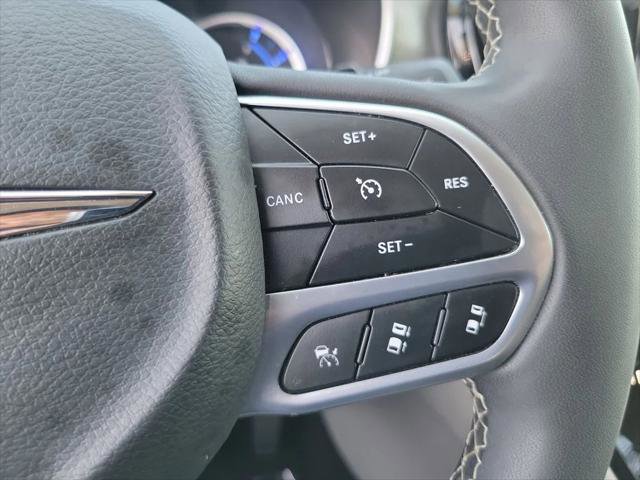 Certified 2024 Chrysler Pacifica Limited FWD image 7