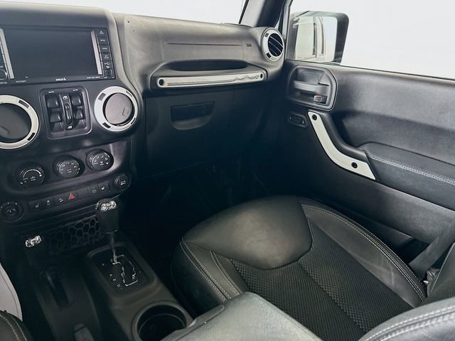 Used 2015 Jeep Wrangler Unlimited Sahara image 23