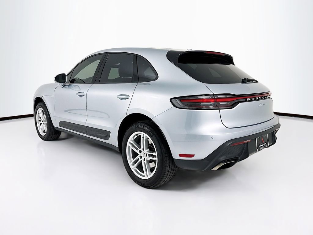 Certified 2025 Porsche Macan image 3