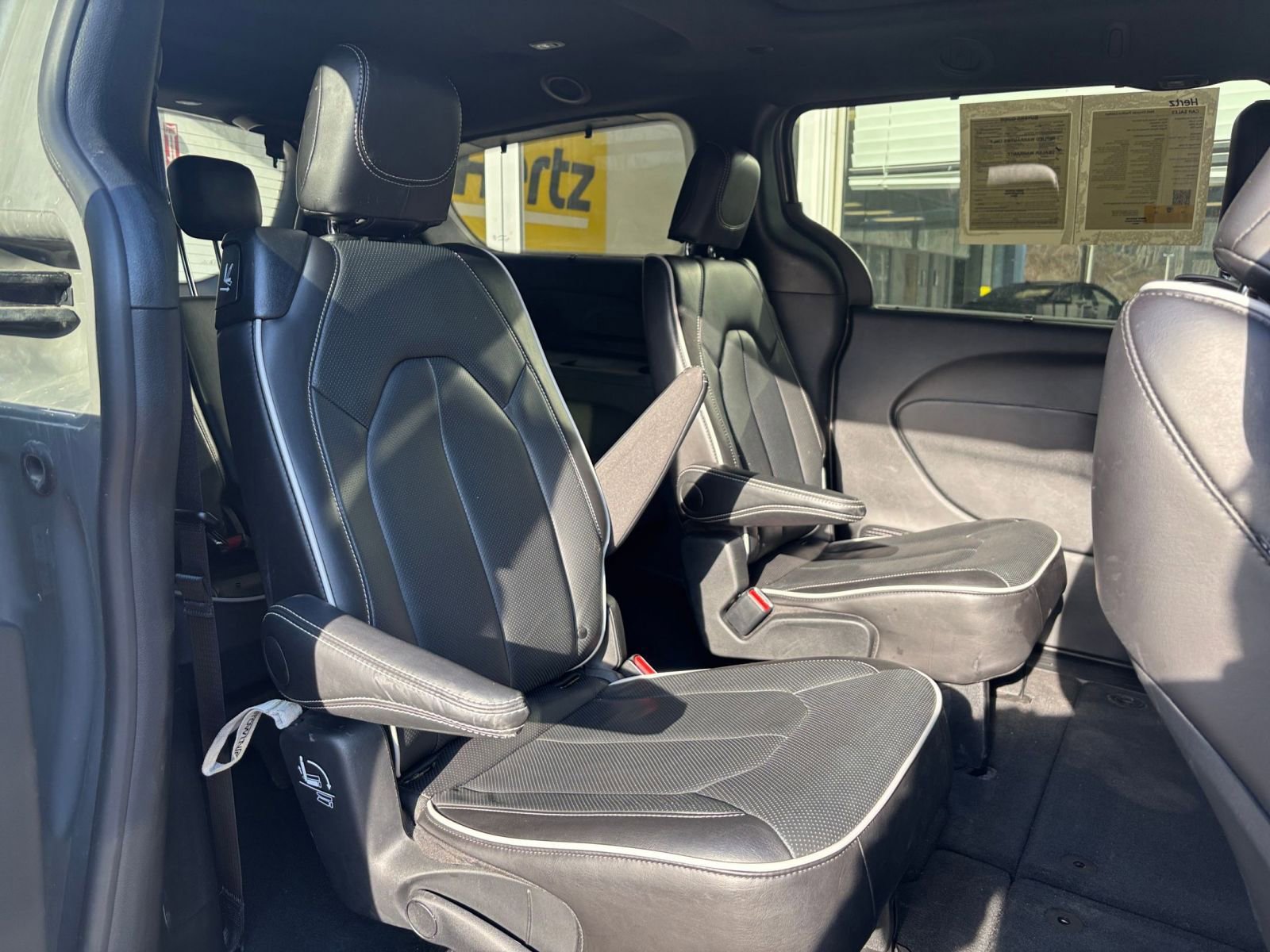 Used 2025 Chrysler Pacifica Limited image 42