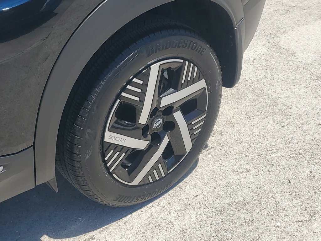 Certified 2025 Nissan Kicks SV FWD image 11
