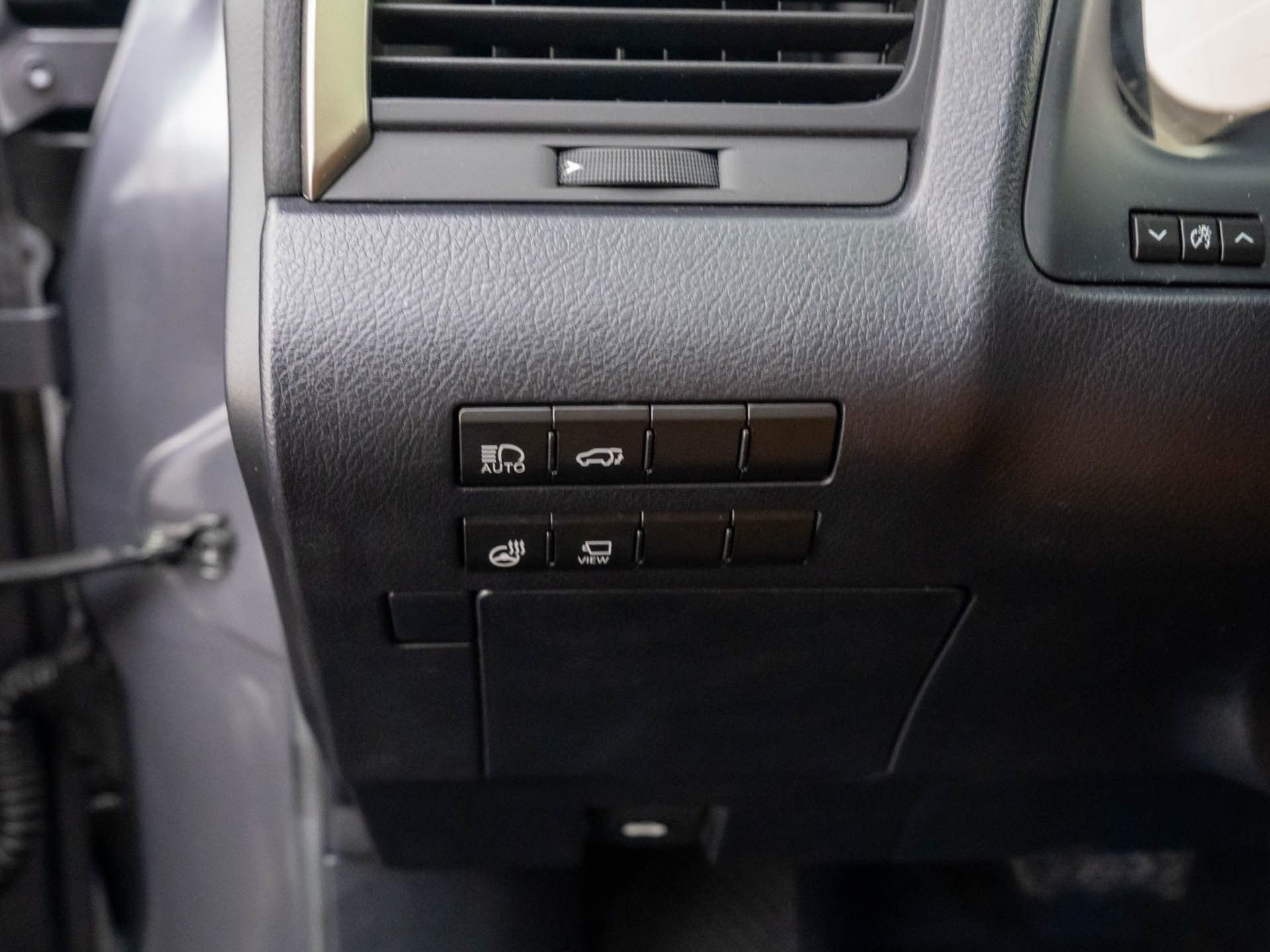 Used 2022 Lexus RX 350L Premium w/ Premium Package image 20