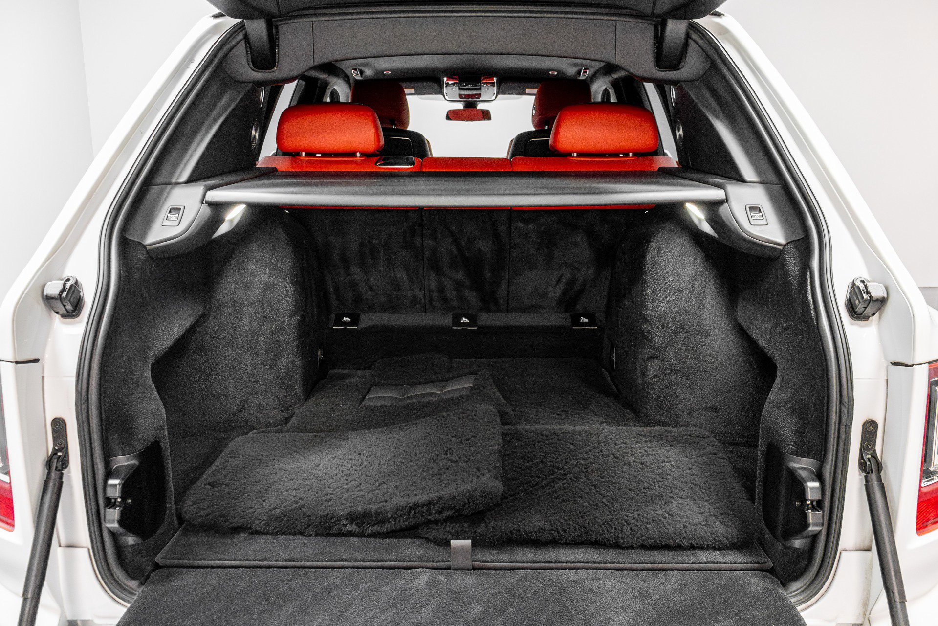 Used 2021 Rolls-Royce Cullinan Black Badge image 54