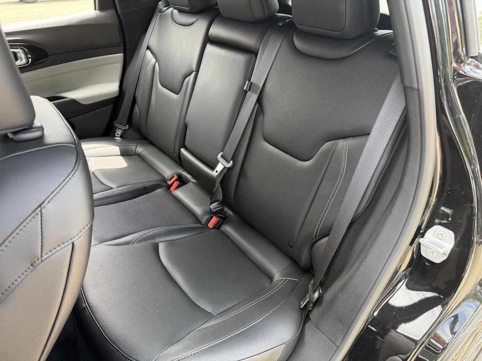 Certified 2025 Jeep Compass Limited w/ Elite Group AWD/4WD image 17