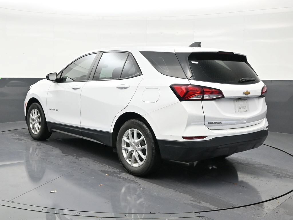 Used 2023 Chevrolet Equinox LS FWD image 3