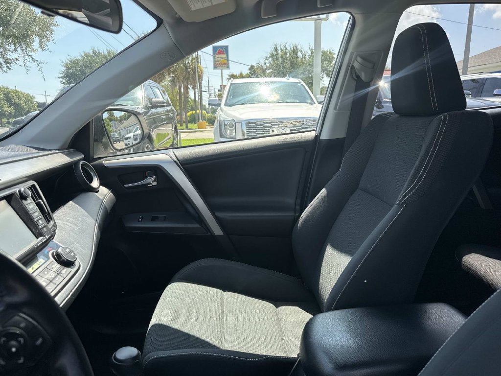 Used 2017 Toyota RAV4 XLE FWD image 18