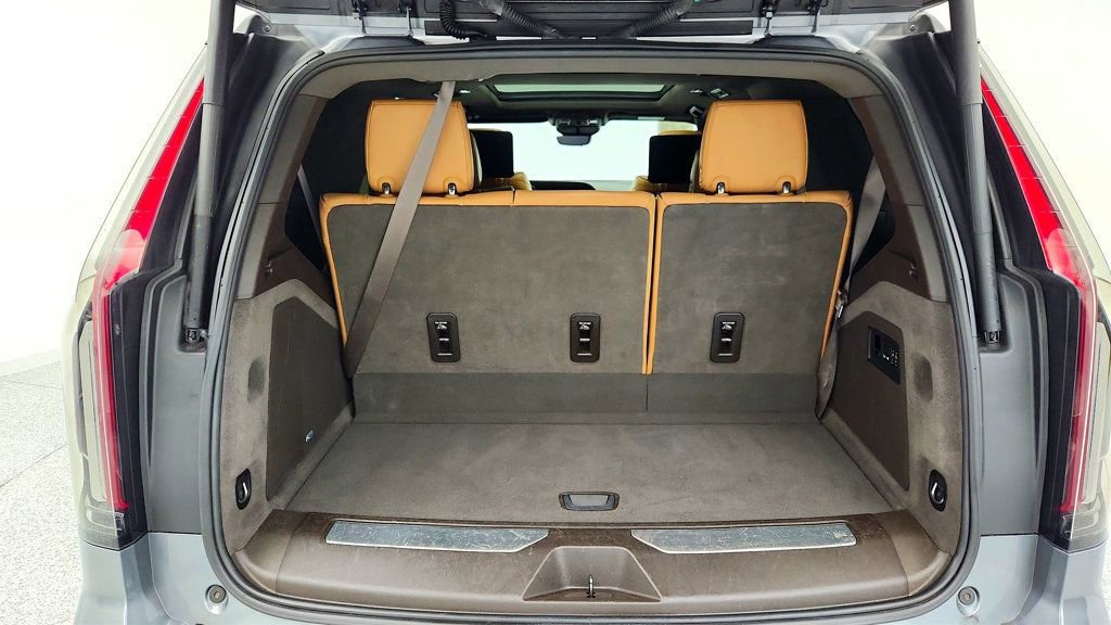 Used 2021 Cadillac Escalade Sport w/ Driver Assist Tech Package image 25