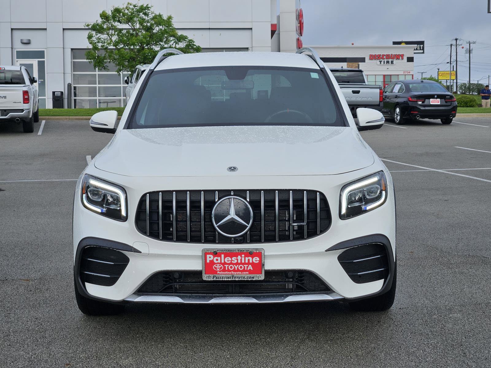 Used 2023 Mercedes-Benz GLB 35 AMG 4MATIC image 2