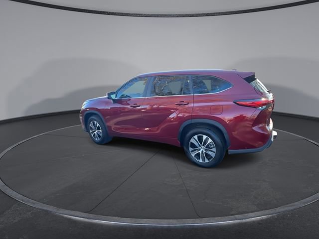 Used 2023 Toyota Highlander XLE image 10