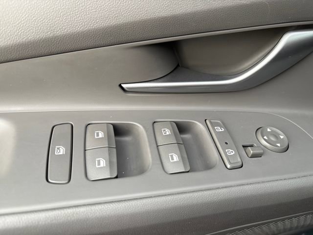 Used 2023 Hyundai Elantra SEL image 12