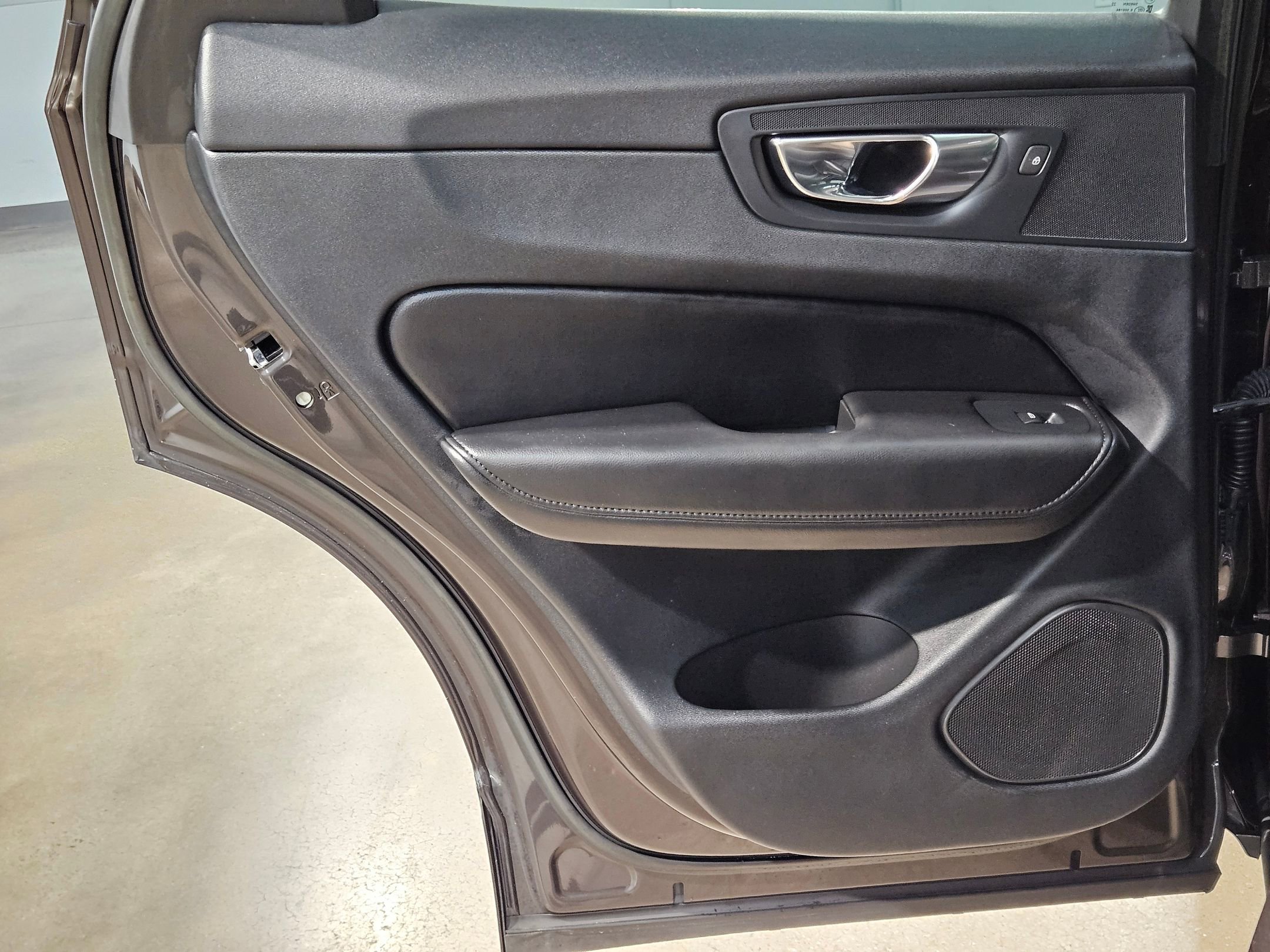 Used 2023 Volvo XC60 B5 Core image 34