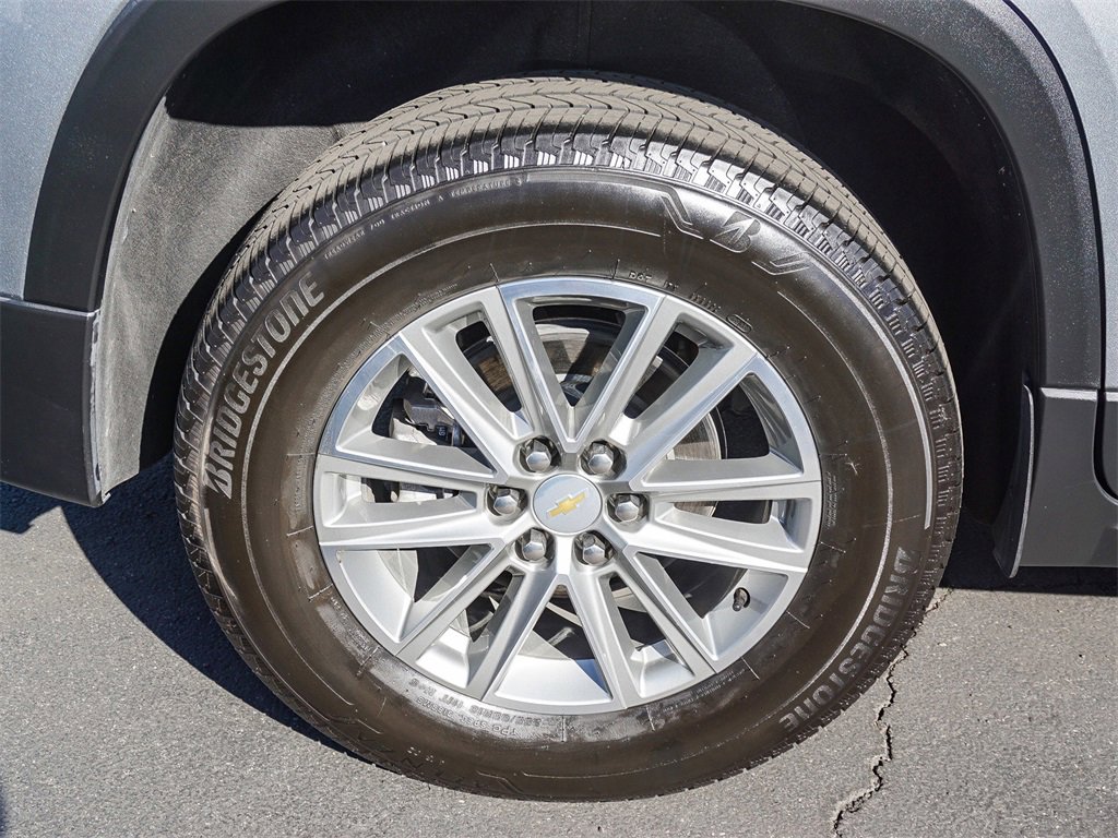 Used 2023 Chevrolet Traverse LT image 8