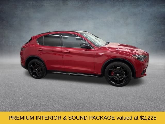 Used 2024 Alfa Romeo Stelvio Veloce image 2