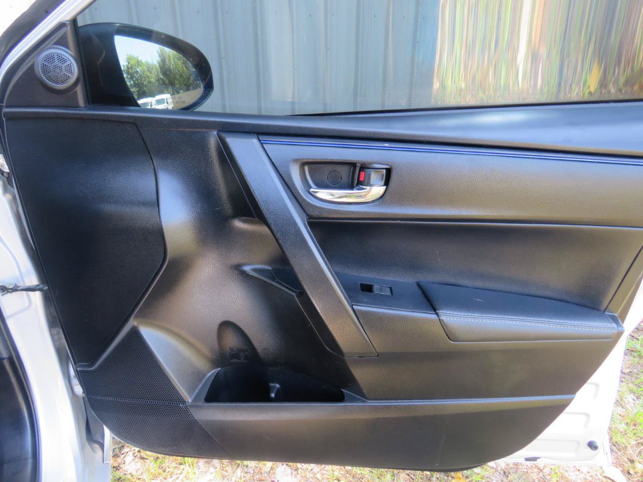 Used 2017 Toyota Corolla SE FWD image 16