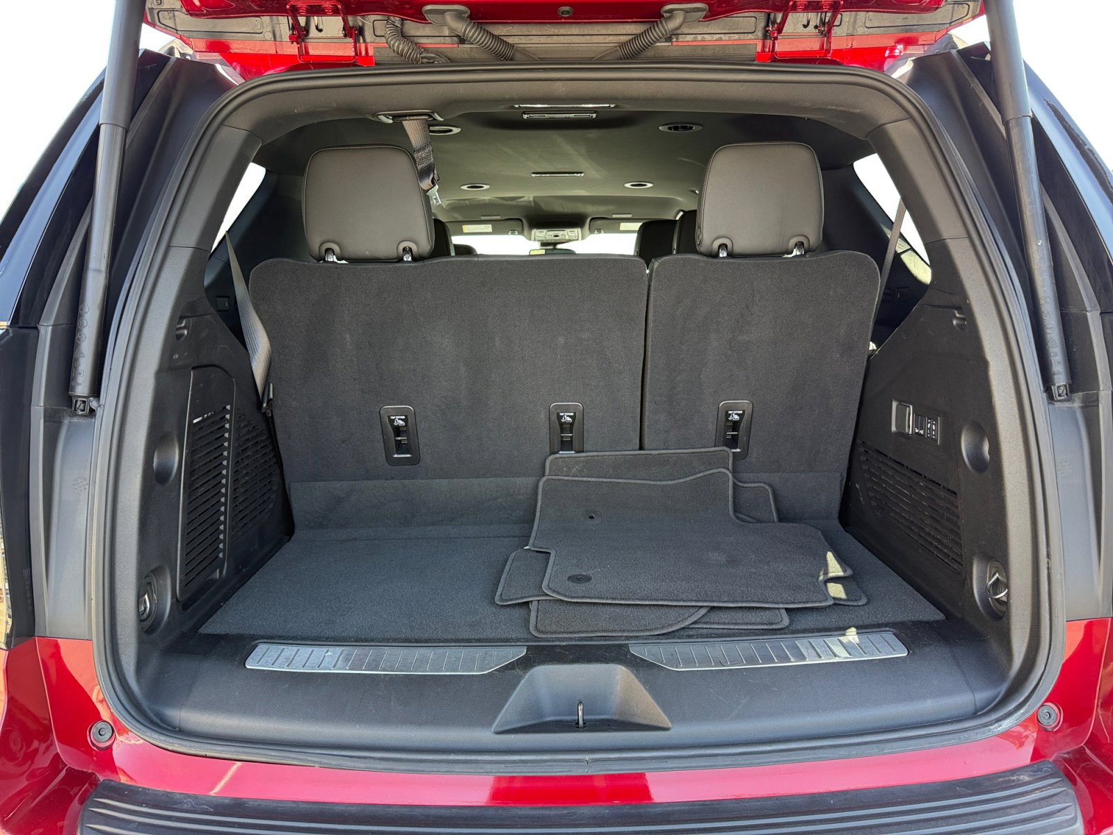 Used 2025 Chevrolet Tahoe RST w/ Comfort Package AWD/4WD image 16