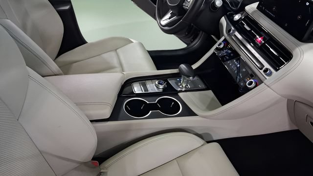 Used 2025 Genesis G70 2.5T AWD/4WD image 19