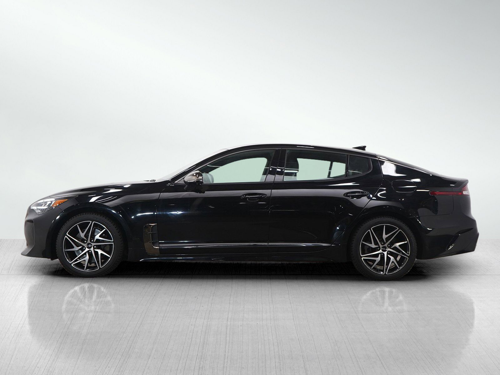 Used 2022 Kia Stinger GT-Line image 2
