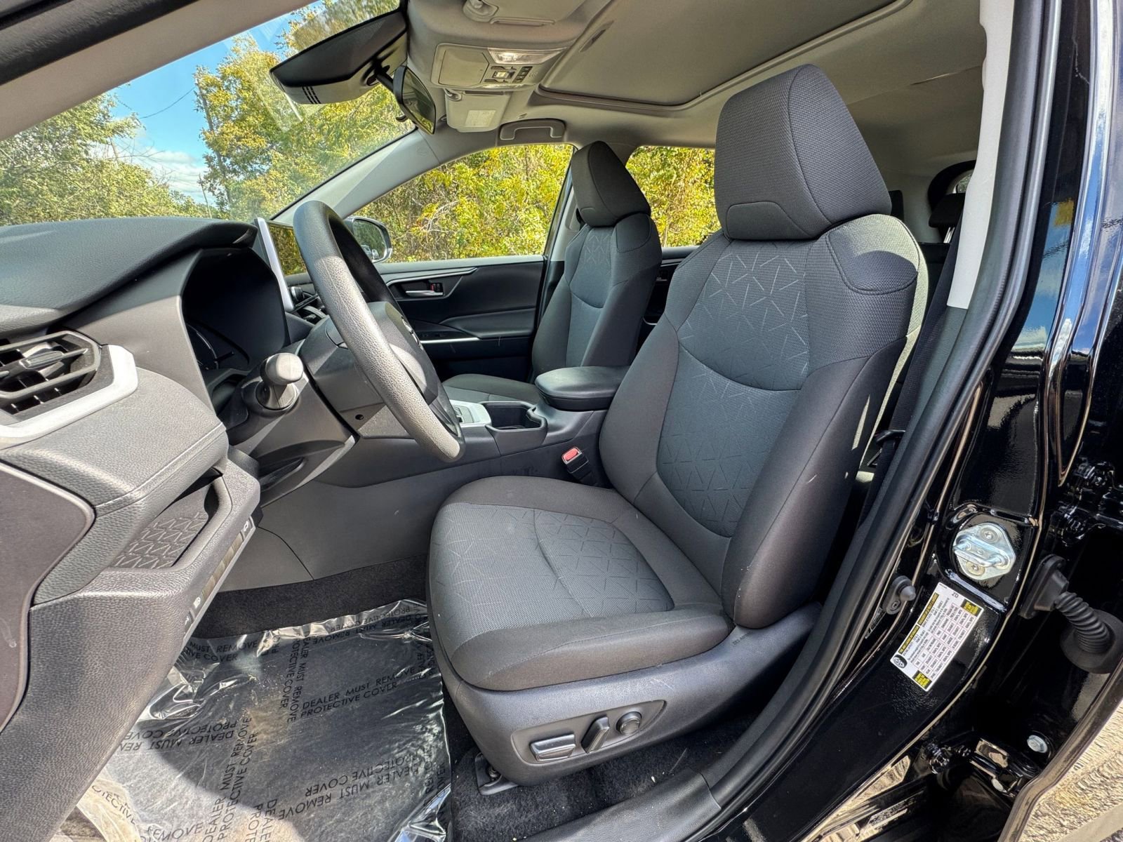 Used 2025 Toyota RAV4 XLE image 31