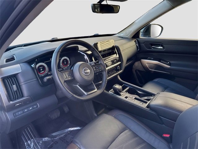 Used 2024 Nissan Pathfinder Platinum w/ Cargo Package image 7