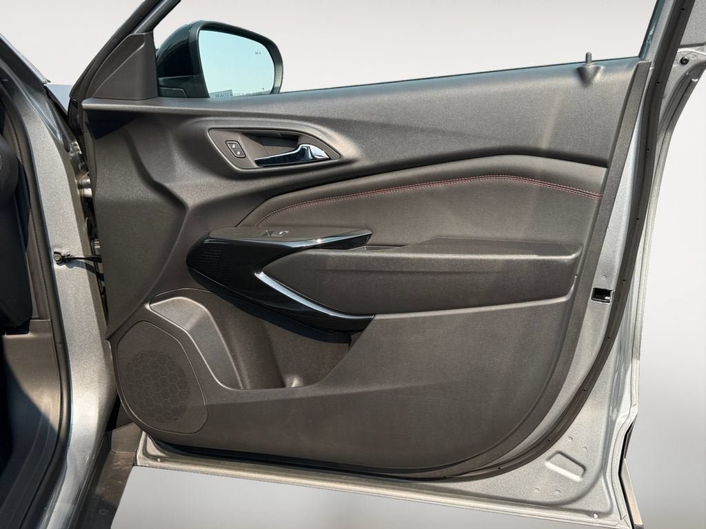 New 2026 Chevrolet Trax RS w/ Sunroof Package FWD image 25